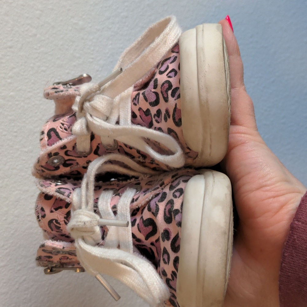 Blowfish Malibu Kids | Pink & Black Leopard Hearts Hi-Top Sneaker Size 9 - Picture 2 of 7